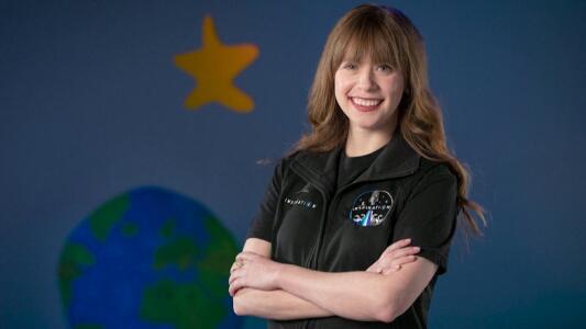 Venció el cáncer de niña y ahora volará al espacio: conozca a la persona más joven en tripular una nave espacial